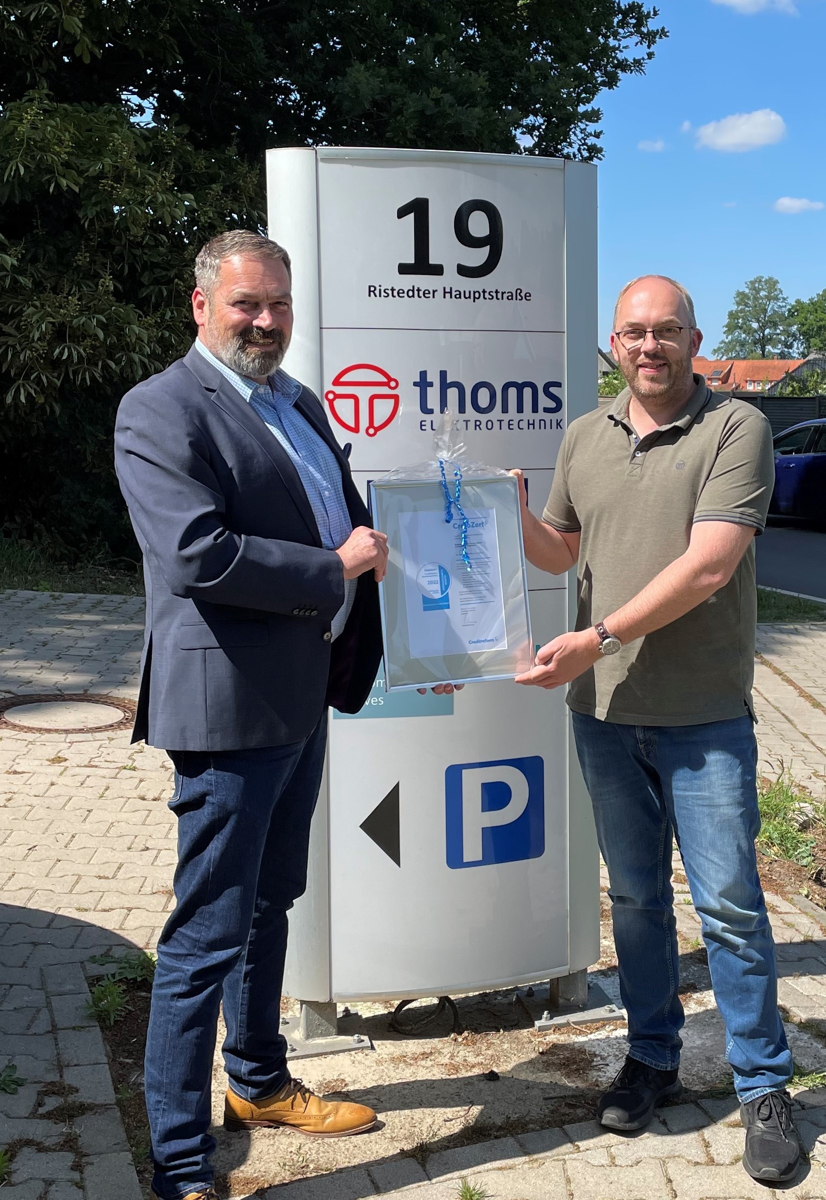 CrefoZert-Übergabe an die Elektrotechnik Thoms GmbH