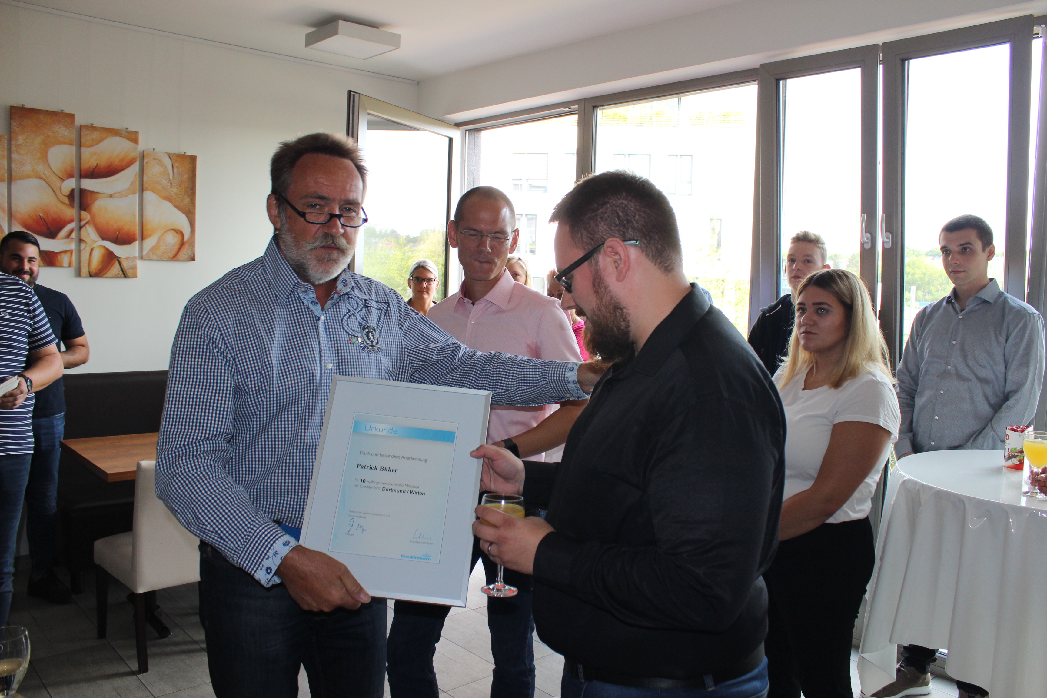 Creditreform Dortmund Ausbildungsjubiläum Urkundenübergabe Patrick Büker Creditreform Dortmund Ausbildungsjubiläum Urkundenübergabe Patrick Büker