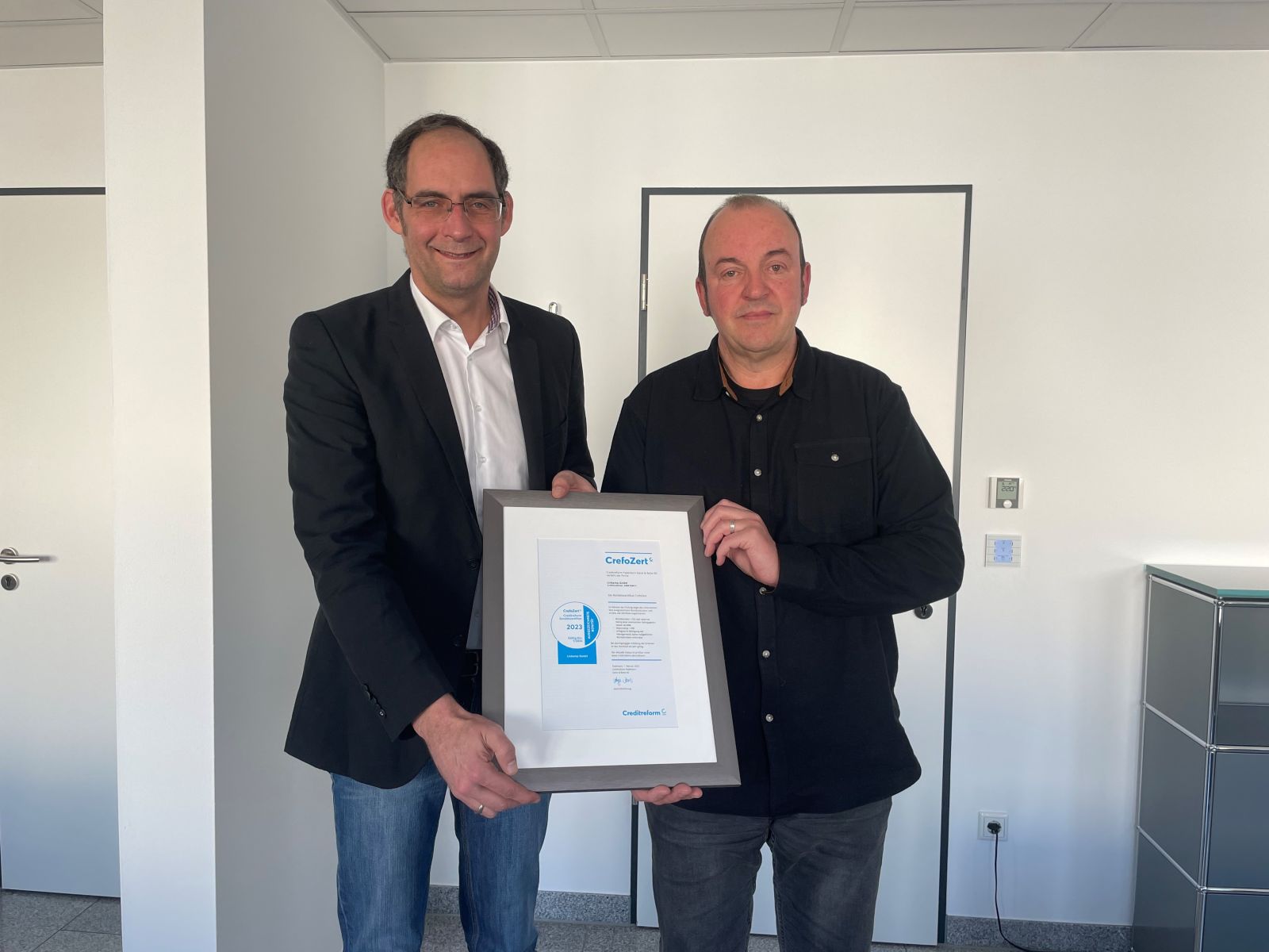 V.l. Jochen Dornseifer, Creditreform Paderborn; Bernd Rading, Linkamp GmbH