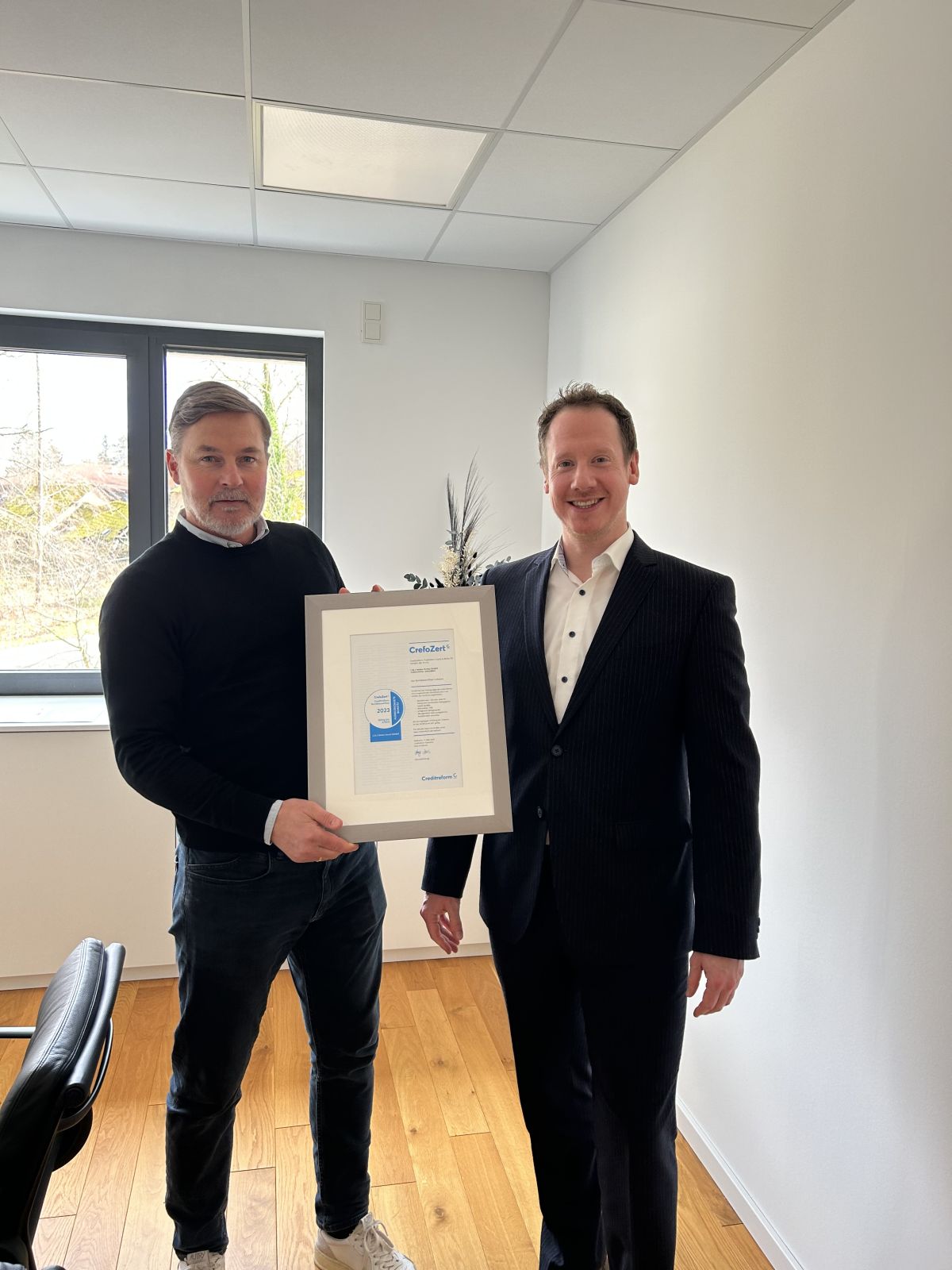 V.l. Marko Lorenz, L & L Immo Invest GmbH; Marco Weber, Creditreform Paderborn V.l. Marko Lorenz, L & L Immo Invest GmbH; Marco Weber, Creditreform Paderborn