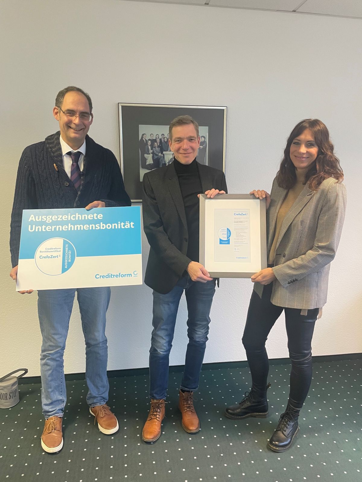 V.l.: Jochen Dornseifer, Creditreform Paderborn; Thomas Brockmeier und Anika Brockmeier, B & S Industriebodentechnik GmbH