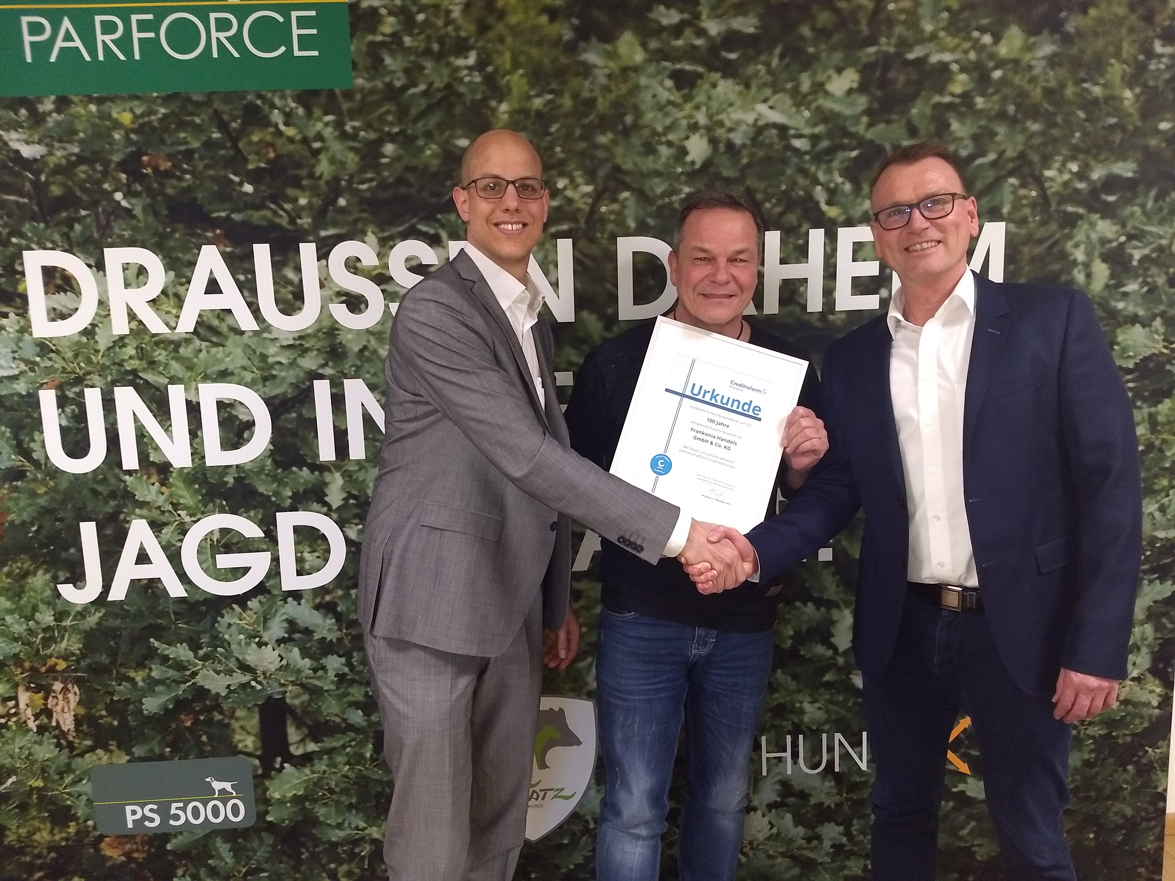 Creditreform Würzburg Urkundenübergabe 100 Jahre Frankonia News-Details